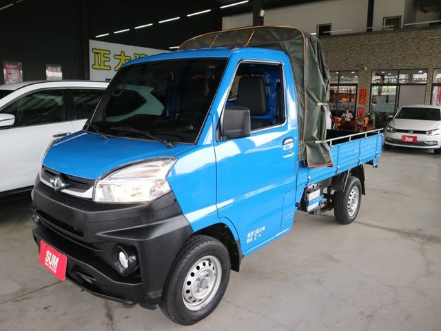 里程履約保證僅跑3萬 自排 伸縮蓬 霧燈 胎壓顯示 行車紀錄器 倒車顯影 定速巡航 方向盤音響控制 自動頭燈 TCS  第2張相片