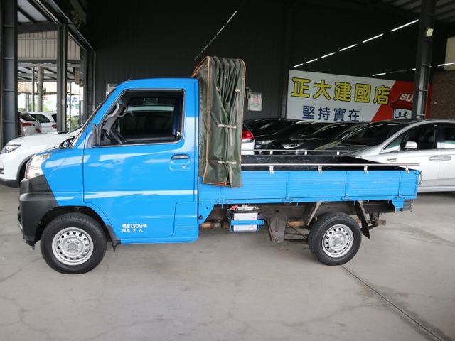 里程履約保證僅跑3萬 自排 伸縮蓬 霧燈 胎壓顯示 行車紀錄器 倒車顯影 定速巡航 方向盤音響控制 自動頭燈 TCS  第3張相片
