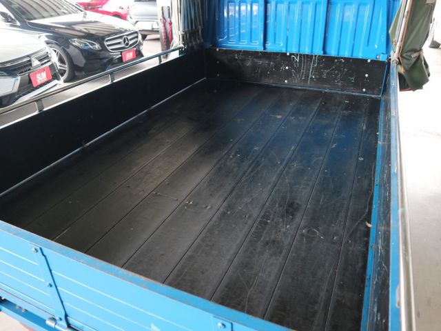 里程履約保證僅跑3萬 自排 伸縮蓬 霧燈 胎壓顯示 行車紀錄器 倒車顯影 定速巡航 方向盤音響控制 自動頭燈 TCS  第5張相片