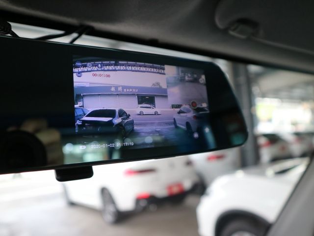 里程履約保證僅跑3萬 自排 伸縮蓬 霧燈 胎壓顯示 行車紀錄器 倒車顯影 定速巡航 方向盤音響控制 自動頭燈 TCS  第14張相片