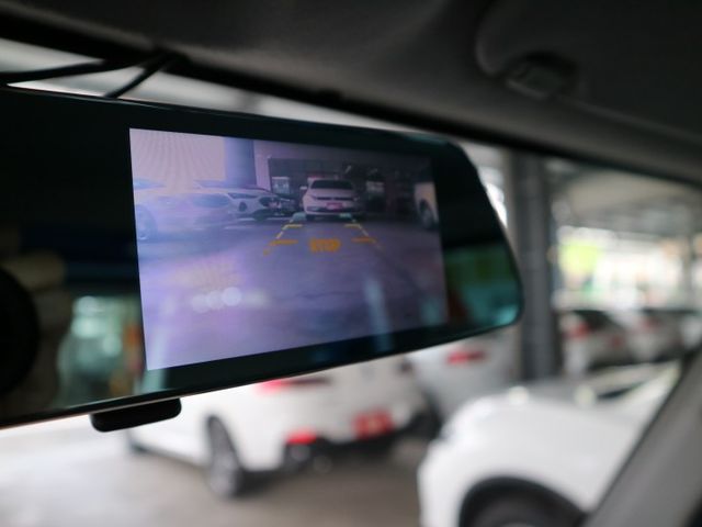 里程履約保證僅跑3萬 自排 伸縮蓬 霧燈 胎壓顯示 行車紀錄器 倒車顯影 定速巡航 方向盤音響控制 自動頭燈 TCS  第15張相片