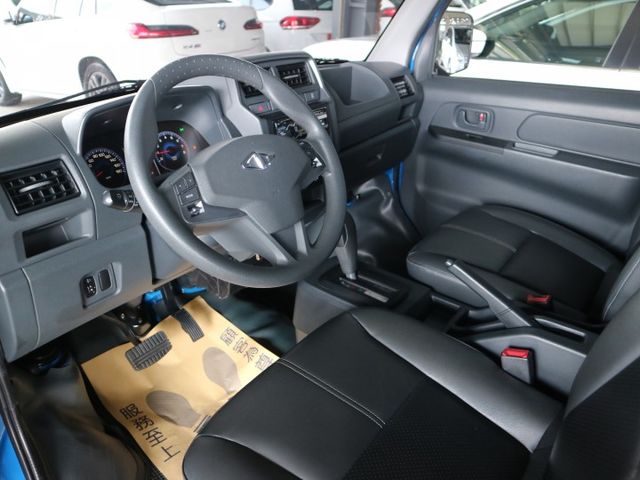 里程履約保證僅跑3萬 自排 伸縮蓬 霧燈 胎壓顯示 行車紀錄器 倒車顯影 定速巡航 方向盤音響控制 自動頭燈 TCS  第18張相片