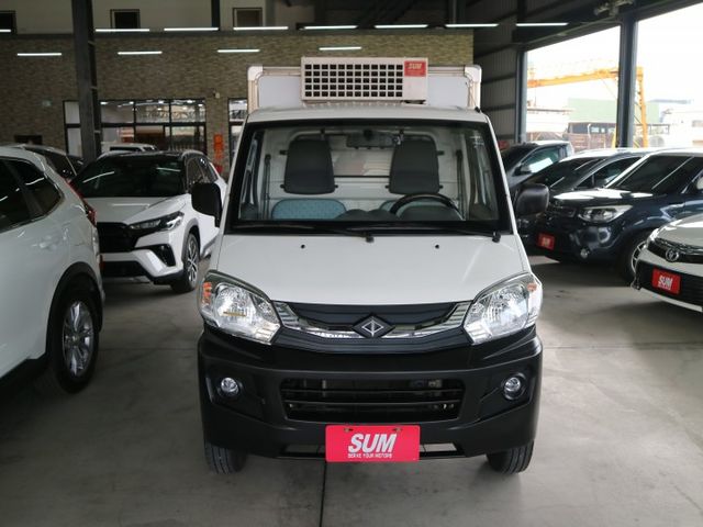 里程履約保證 冷藏箱-5度 升降尾門 行車紀錄器 倒車顯影 冷暖空調 霧燈 皮椅 胎壓偵測 賺錢載貨最佳好幫手 絕佳車況  第9張相片