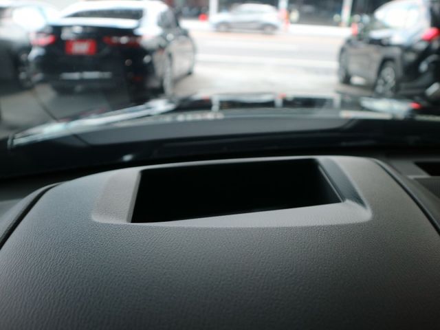 里程履約保證僅跑3萬 五年延長保固 環景 行車紀錄器 CARPLAY 盲點 電動椅 抬頭顯示器 恆溫 ACC LED頭燈  第13張相片