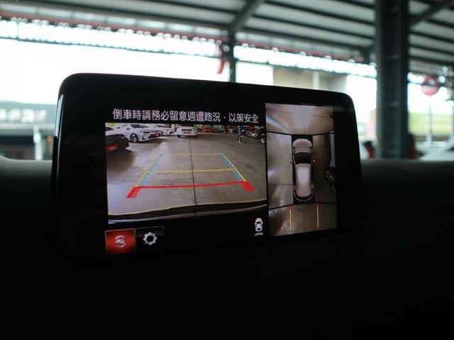 里程履約保證僅跑3萬 五年延長保固 環景 行車紀錄器 CARPLAY 盲點 電動椅 抬頭顯示器 恆溫 ACC LED頭燈  第17張相片