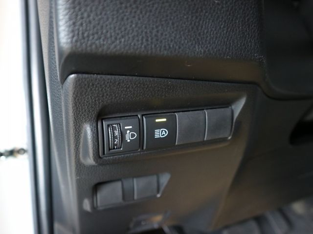 里程履約保證僅跑3萬 油電豪華版 原廠保固中 i-Key 倒車顯影 ACC 前後行車紀錄器 恆溫 後出風口 車道偏離  第7張相片