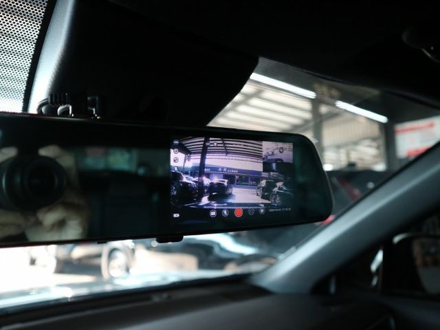 里程履約保證僅跑3萬 油電豪華版 原廠保固中 i-Key 倒車顯影 ACC 前後行車紀錄器 恆溫 後出風口 車道偏離  第13張相片