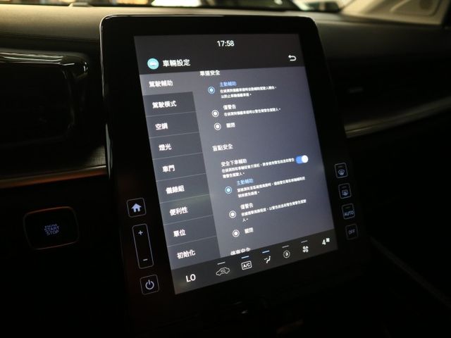里程履約保證僅跑1萬 旗艦版原廠保固中 電動座椅 全景天窗 盲點 ACC 車道偏離 衛星導航 LED頭燈/日行燈/尾燈  第16張相片