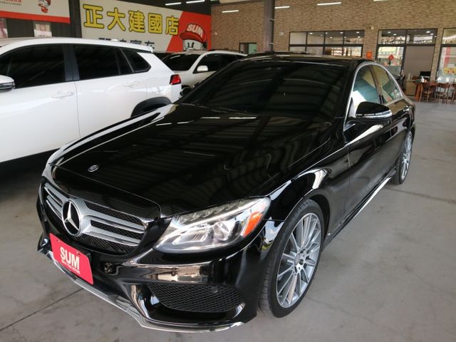 里程履約保證 AMG 全景天窗 i-Key 電動座椅 柏林之音 盲點偵測 倒車顯影 換檔撥片 LED頭燈/尾燈/日行燈  第2張相片
