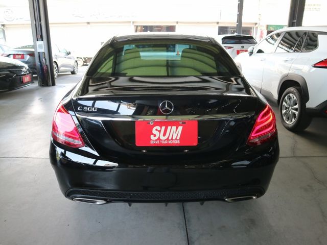 里程履約保證 AMG 全景天窗 i-Key 電動座椅 柏林之音 盲點偵測 倒車顯影 換檔撥片 LED頭燈/尾燈/日行燈  第4張相片