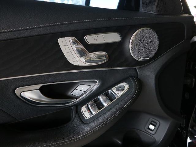 里程履約保證 AMG 全景天窗 i-Key 電動座椅 柏林之音 盲點偵測 倒車顯影 換檔撥片 LED頭燈/尾燈/日行燈  第8張相片