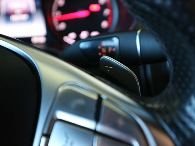 里程履約保證 AMG 全景天窗 i-Key 電動座椅 柏林之音 盲點偵測 倒車顯影 換檔撥片 LED頭燈/尾燈/日行燈  第13張相片