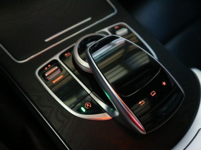 里程履約保證 AMG 全景天窗 i-Key 電動座椅 柏林之音 盲點偵測 倒車顯影 換檔撥片 LED頭燈/尾燈/日行燈  第16張相片