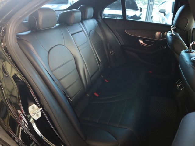 里程履約保證 AMG 全景天窗 i-Key 電動座椅 柏林之音 盲點偵測 倒車顯影 換檔撥片 LED頭燈/尾燈/日行燈  第18張相片