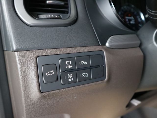 里程履約保證僅跑4萬 七人座旗艦版AWD 換檔撥片 BOSE音響 CARPLAY 三區恆溫 電動尾門/天窗/座椅 抬顯  第10張相片