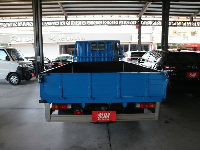 里程履約保證 長軸11尺半 霧燈 皮椅 四向行車紀錄器 倒車顯影 音響主機 冷暖空調 載貨/賺錢最佳幫手 天篷無菸疤  第4張相片