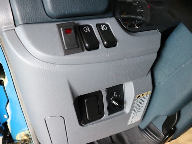 里程履約保證 長軸11尺半 霧燈 皮椅 四向行車紀錄器 倒車顯影 音響主機 冷暖空調 載貨/賺錢最佳幫手 天篷無菸疤  第8張相片