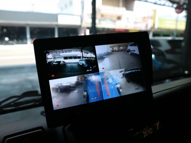 里程履約保證 長軸11尺半 霧燈 皮椅 四向行車紀錄器 倒車顯影 音響主機 冷暖空調 載貨/賺錢最佳幫手 天篷無菸疤  第11張相片