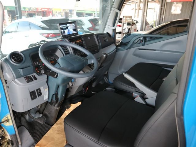里程履約保證 長軸11尺半 霧燈 皮椅 四向行車紀錄器 倒車顯影 音響主機 冷暖空調 載貨/賺錢最佳幫手 天篷無菸疤  第15張相片