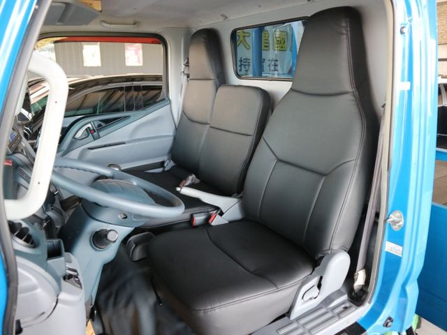 里程履約保證 長軸11尺半 霧燈 皮椅 四向行車紀錄器 倒車顯影 音響主機 冷暖空調 載貨/賺錢最佳幫手 天篷無菸疤  第16張相片