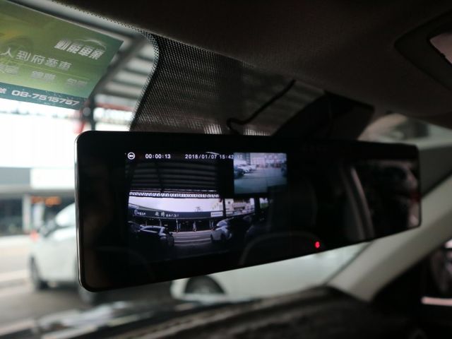 里程履約保證僅跑3萬 B款 盲點 車道偏離 前後行車紀錄器 倒車顯影 衛星導航 定速 CARPLAY 胎壓顯示 iKey  第12張相片