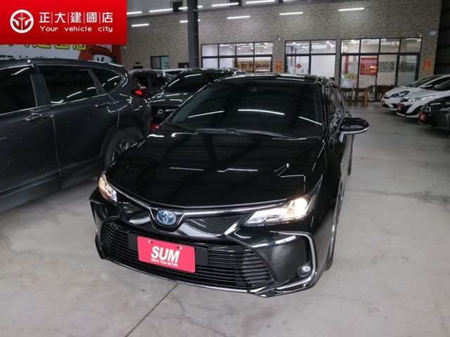 ※限量送影音系統※里程履約保證僅跑5萬 尊爵版原廠保固 LED日行燈/尾燈 盲點 倒車顯影 恆溫 ACC 車道偏離 胎壓  第1張相片