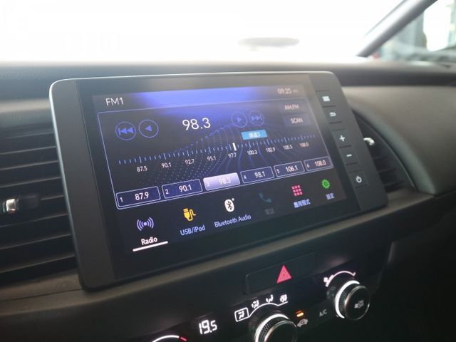 里程履約保證僅跑1萬 油電款原廠保固 盲點 車道偏離 ACC CARPLAY iKey ECO節能 LED頭燈 循跡防滑  第13張相片