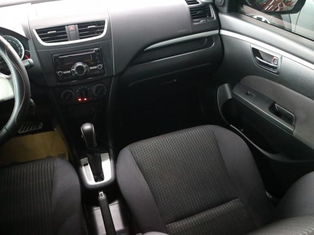 ※限量送影音系統※里程履約保證 電動窗 冷暖空調 行車紀錄器 頭燈水平調整 優質市區代步好車 省油省稅 超小迴轉半徑  第11張相片