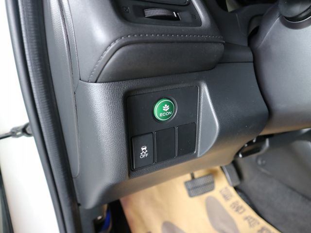 里程履約保證 頂級S版原廠保養 LED頭燈/日行燈/尾燈 換檔撥片 定速 ECO節能 方向盤音響控制 前後行車紀錄器  第7張相片