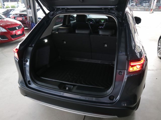 里程履約保證僅跑5千 頂級P版原廠保固 LED日行燈/頭燈/尾燈 換檔撥片 CARPLAY 後出風口 倒車顯影 電動尾門  第5張相片