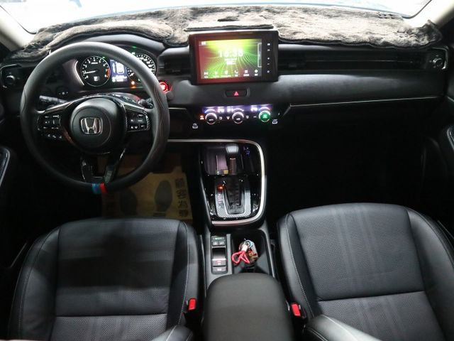 里程履約保證僅跑5千 頂級P版原廠保固 LED日行燈/頭燈/尾燈 換檔撥片 CARPLAY 後出風口 倒車顯影 電動尾門  第9張相片