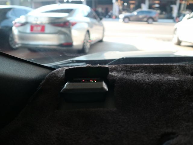 里程履約保證僅跑6萬 S版空力套件 六速手自排 倒車顯影 行車紀錄器 方向盤音響控制 冷暖空調 抬頭顯示器 電動後視鏡  第10張相片