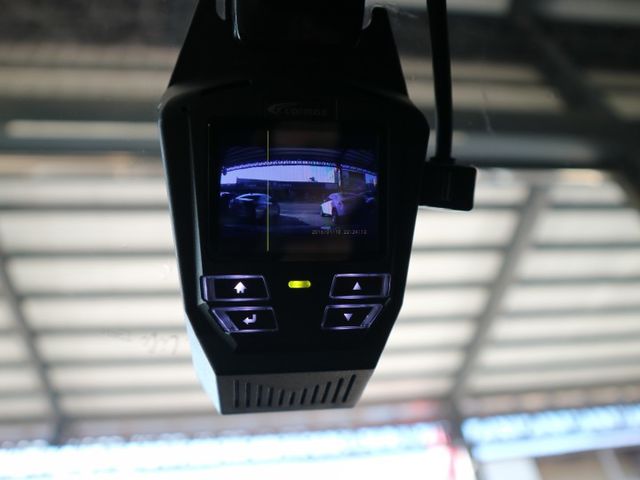 里程履約保證僅跑6萬 S版空力套件 六速手自排 倒車顯影 行車紀錄器 方向盤音響控制 冷暖空調 抬頭顯示器 電動後視鏡  第12張相片