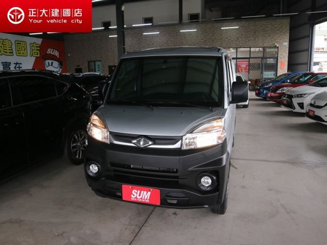 里程履約保證僅跑1萬 自排 盲點偵測 定速 方向盤音響控制 前後行車紀錄器 後出風口 循跡防滑 抬頭顯示器 原廠保固  第1張相片