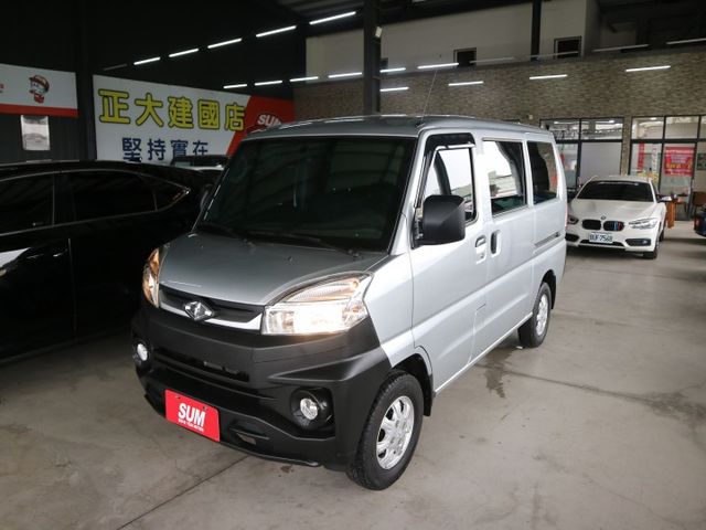 里程履約保證僅跑1萬 自排 盲點偵測 定速 方向盤音響控制 前後行車紀錄器 後出風口 循跡防滑 抬頭顯示器 原廠保固  第2張相片