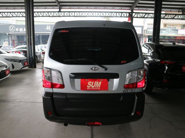 里程履約保證僅跑1萬 自排 盲點偵測 定速 方向盤音響控制 前後行車紀錄器 後出風口 循跡防滑 抬頭顯示器 原廠保固  第4張相片