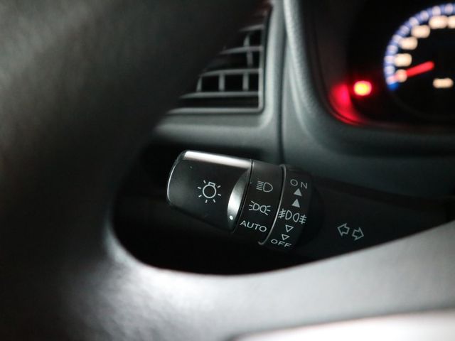 里程履約保證僅跑1萬 自排 盲點偵測 定速 方向盤音響控制 前後行車紀錄器 後出風口 循跡防滑 抬頭顯示器 原廠保固  第14張相片