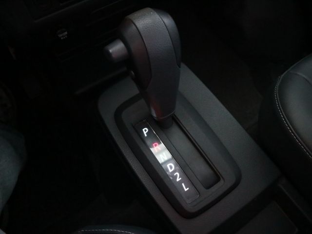 里程履約保證僅跑1萬 自排 盲點偵測 定速 方向盤音響控制 前後行車紀錄器 後出風口 循跡防滑 抬頭顯示器 原廠保固  第16張相片