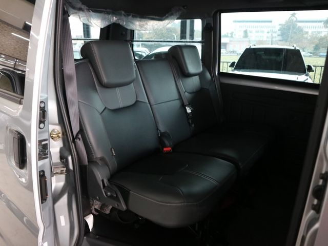 里程履約保證僅跑1萬 自排 盲點偵測 定速 方向盤音響控制 前後行車紀錄器 後出風口 循跡防滑 抬頭顯示器 原廠保固  第17張相片