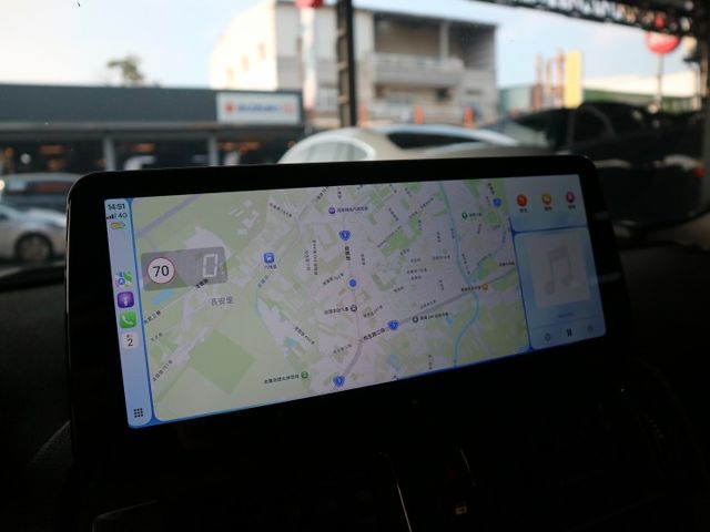 里程履約保證 小改款 LED頭燈/日行燈/尾燈 盲點 CARPLAY 導航 倒車顯影 前後行車紀錄器 雙恆溫 電動座椅  第15張相片