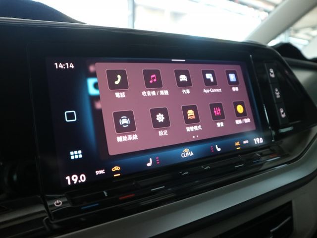 里程履約保證僅跑1萬 全新改款 電動尾門 LED頭燈/日行燈/尾燈 自動停車 CARPLAY 盲點 車道偏離 電熱座椅  第13張相片