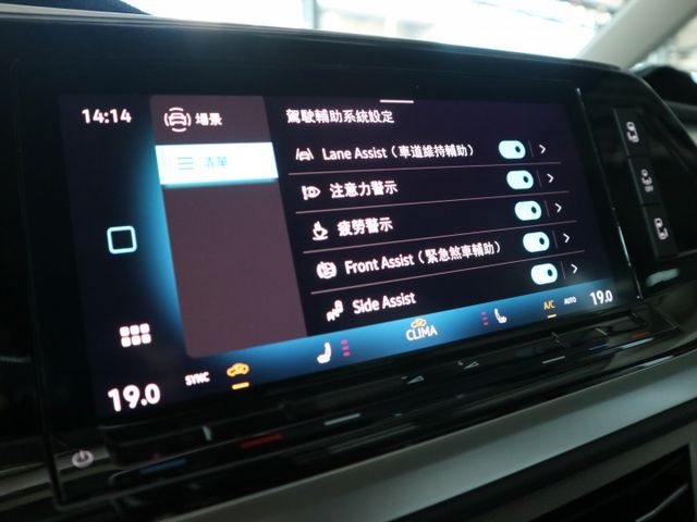 里程履約保證僅跑1萬 全新改款 電動尾門 LED頭燈/日行燈/尾燈 自動停車 CARPLAY 盲點 車道偏離 電熱座椅  第14張相片