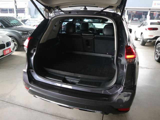 里程履約保證 頂級智行版 電動尾門 ACC 盲點 車道偏離 環景 導航 後出風口 LED頭燈/日行燈/尾燈 行車紀錄器  第5張相片