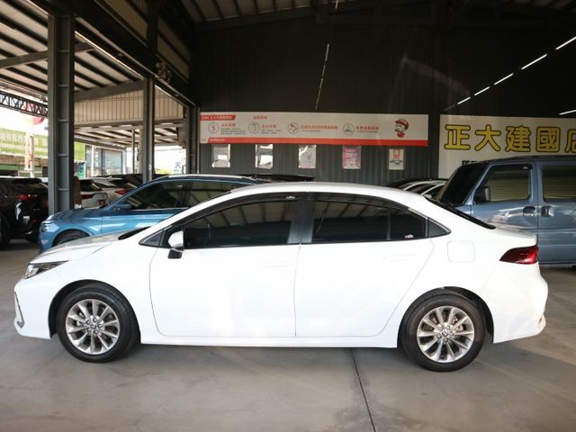 ※限量送影音系統※里程履約保證僅跑5萬 豪華版原廠保養 LED日行燈/尾燈 行車紀錄器 胎壓偵測 自動遠光調整 循跡防滑  第3張相片