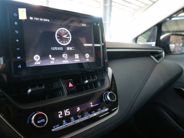 ※限量送影音系統※里程履約保證僅跑5萬 豪華版原廠保養 LED日行燈/尾燈 行車紀錄器 胎壓偵測 自動遠光調整 循跡防滑  第11張相片