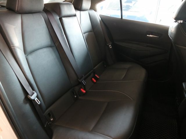 ※限量送影音系統※里程履約保證僅跑5萬 豪華版原廠保養 LED日行燈/尾燈 行車紀錄器 胎壓偵測 自動遠光調整 循跡防滑  第16張相片