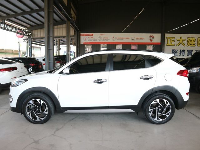 里程履約保證僅跑7萬 頂級尊貴型 全景天窗 LED日行燈/頭燈 電動座椅 盲點偵測 衛星導航 倒車顯影 i-K 陡坡緩降  第3張相片