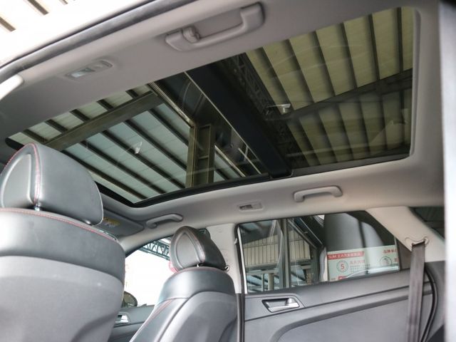 里程履約保證僅跑7萬 頂級尊貴型 全景天窗 LED日行燈/頭燈 電動座椅 盲點偵測 衛星導航 倒車顯影 i-K 陡坡緩降  第12張相片