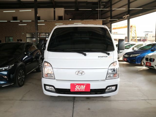 里程履約保證僅跑2萬 雙廂自排 上坡起步輔助 前後行車紀錄器 倒車顯影 冷暖空調 音響主機 自動感光頭燈 原廠保養 皮椅  第5張相片