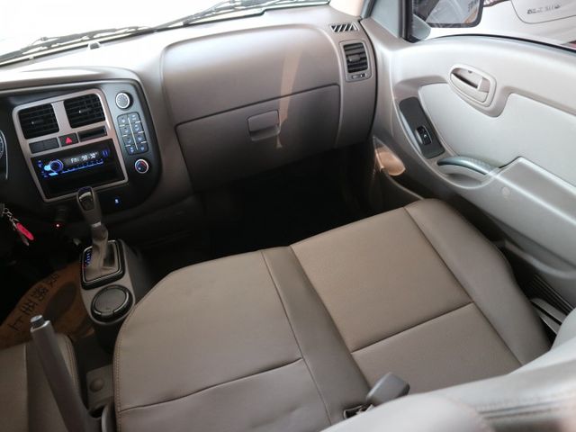 里程履約保證僅跑2萬 雙廂自排 上坡起步輔助 前後行車紀錄器 倒車顯影 冷暖空調 音響主機 自動感光頭燈 原廠保養 皮椅  第8張相片